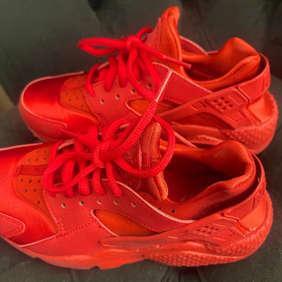 Nike Women’s Air Huarache Run All red - Picture 5 of 7